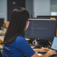 Inteligência artificial gerou mais vagas do que nunca, mas também dificiltou a busca por emprego 