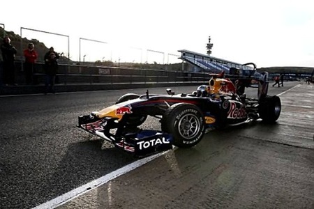 Sebastian Vettel y Lewis Hamilton al frente el primer día de los segundos tests en el Circuito de Jerez
