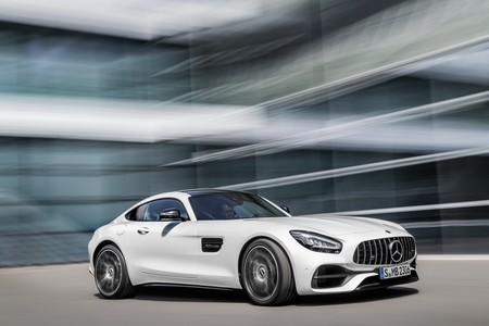 El Mercedes-AMG GT 2020 se muestra más deportivo que nunca, y con un R PRO bajo la manga