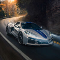 El icónico Chevrolet Corvette se ha vuelto híbrido para correr más, y de paso podría entrar a las ZBE