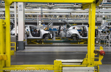 La fabricación de coches en España sigue progresando adecuadamente, y la exportación también