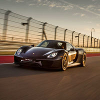 Video: Padre e hijo  se enfrentan en un 1/4 de milla con el Porsche 918 Spyder y el Ferrari LaFerrari