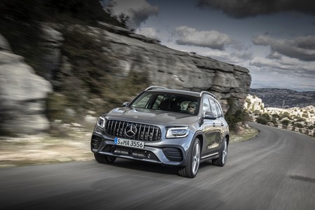 El Mercedes-AMG GLB 35 4MATIC ya tiene precio: desde 64.100 euros para el SUV compacto de 306 CV y siete plazas