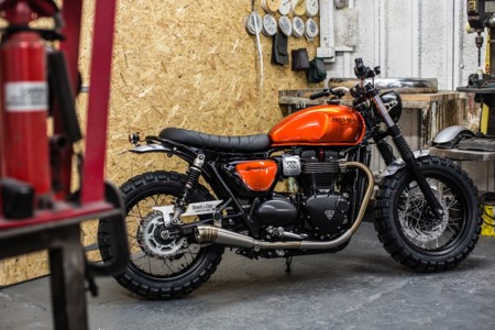 Triumph Street Twin Naranja Britanica 12