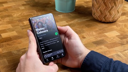 If the iPhone is as the leaks suggest, it will be very similar to the OPPO Find N2 | Image: Xataka