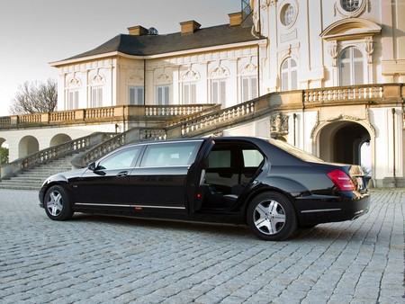 Mercedes Benz S600 Pullman Guard 