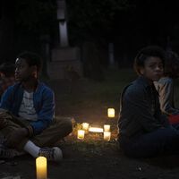 Llevamos 3 episodios de 'It: Bienvenidos a Derry' y apenas hemos vislumbrado a Pennywise. Sus creadores tienen claro por qué 