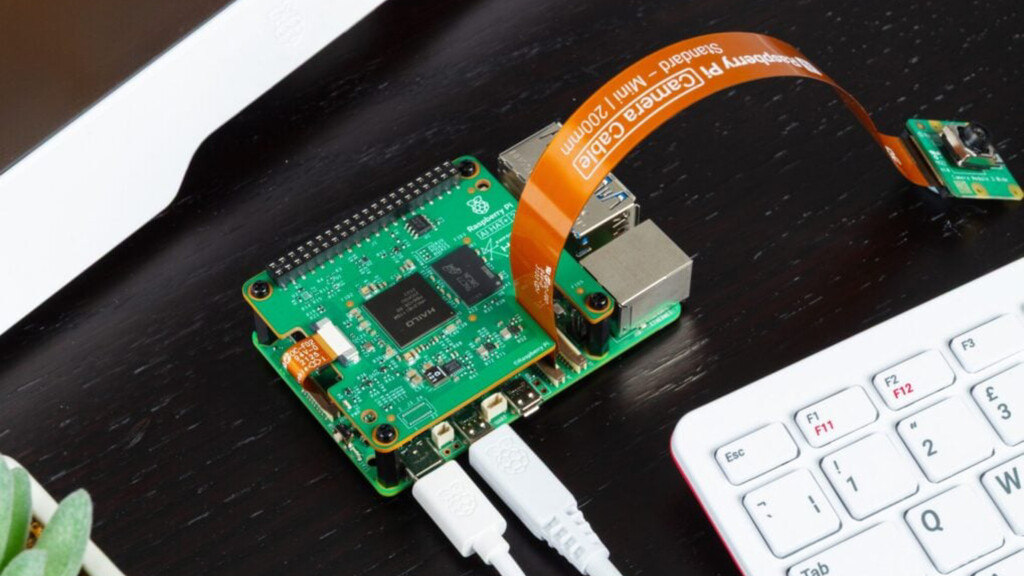 Raspberry Pi se ha dado cuenta de que cada vez hay más interés por ejecutar modelos de IA en local: su nueva placa hace eso y más