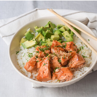 Salmón glaseado con miel, la receta de salmón más fácil y sabrosa