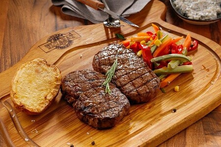 El exceso de carne roja parece que empeora varios indicadores de salud, según el primer metaanálisis que se hizo al respecto