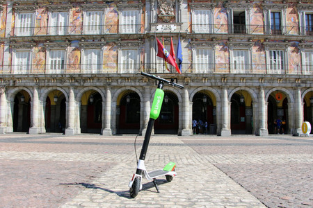 El Ayuntamiento de Madrid autoriza 8.160 patinetes de alquiler: Lime y Uber entran, Cabify queda fuera