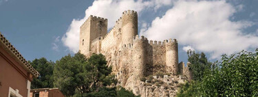 Este pueblo de Albacete esconde un precioso castillo del siglo XIV, un pantano de vistas espectaculares y un restaurante con dos estrellas Michelín