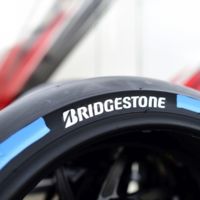 MotoGP Alemania 2015: Bridgestone introduce su neumático delantero asimétrico