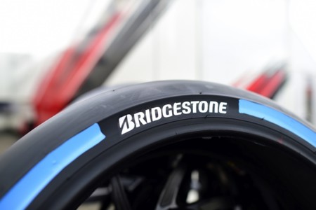 MotoGP Alemania 2015: Bridgestone introduce su neumático delantero asimétrico