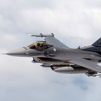 Creíamos que todo pasaba por los nuevos cazas. El F-16 lleva 50 años en el aire y se sigue vendiendo como pan caliente