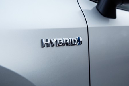 La guía definitiva para distinguir (por fin) entre eléctricos e híbridos