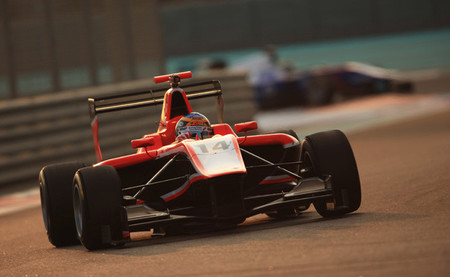 Oliver Rowland marca el mejor tiempo del segundo día de pruebas de la GP3 con Carmen Jordá en última posición
