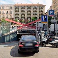 Si vas solo, pagas más. Los aparcamientos controlados por inteligencia artificial de Madrid empezarán a cobrar menos a quienes vayan acompañados