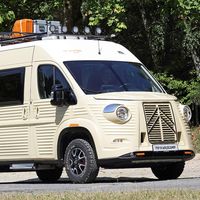Esta furgoneta camper se llama WildCamp y es una conversión muy retro inspirada en la Citroën Type H
