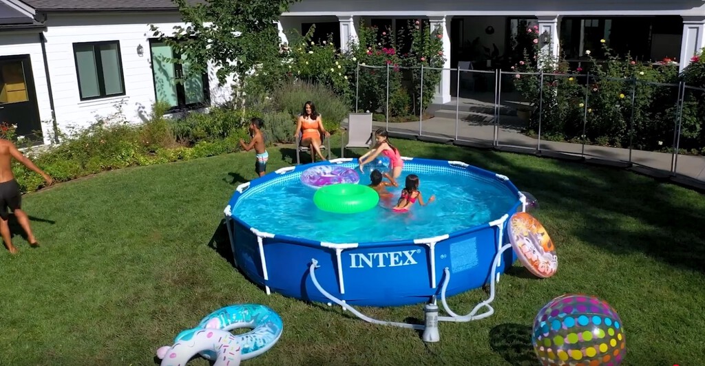 Durante años hemos tenido en casa piscinas hinchables y desmontables de Intex y Bestway: esto es lo que más y menos me gusta de ellas 