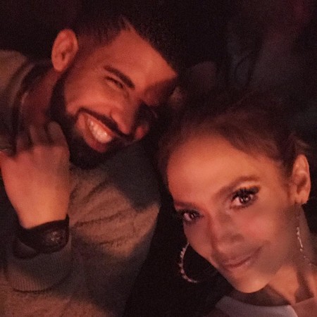 No, si al final va a ser verdad que JLo y Drake están liados ¡y Rihanna tiene ataque de cuernos!
