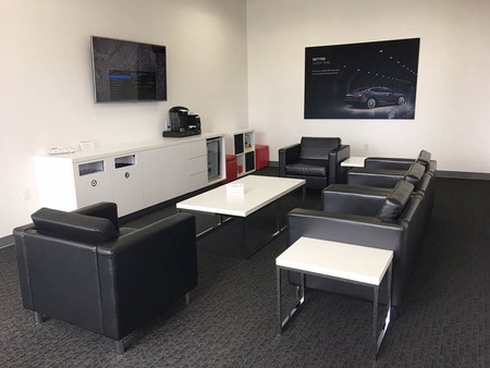 Lounge Tesla Service Center