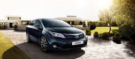 Toyota Avensis Cross Sport 2014