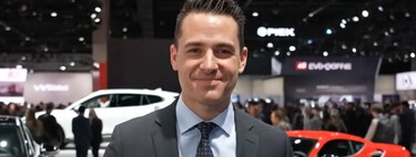 Parece un salón más del automóvil, pero todo lo que ves en este vídeo es mentira: no existe. Lo han hecho con IA