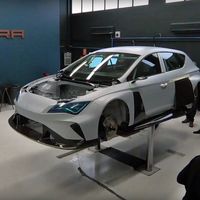 Así se construye el CUPRA e-Racer, el coche de carreras eléctrico español con 6.072 pilas