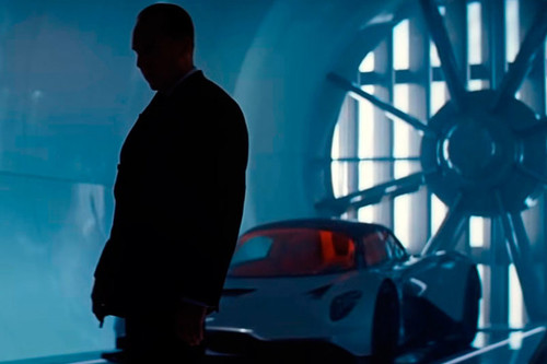 'No time to die': el James Bond más trepidante viene con el Aston Martin Valhalla, el Land Rover Defender y más coches alucinantes