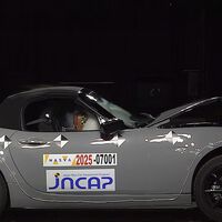 ¿Qué tan seguro es en realidad el pequeño auto deportivo que Mazda vende en México? Lo estrellaron para comprobarlo 