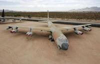 Visita el cementerio de aviones militares de Tucson