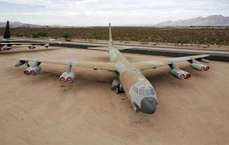 Visita el cementerio de aviones militares de Tucson