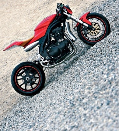 Triumph Speed Triple por Angel Lussiana