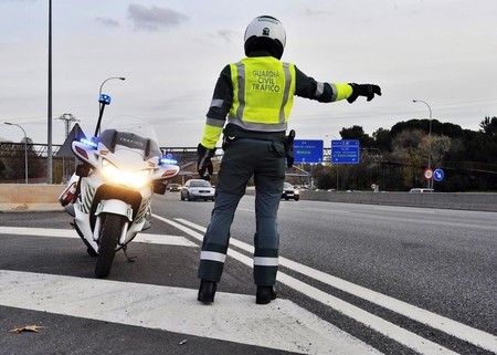 ¡De locos! Le pillan viajando en moto de Madrid a Orense en pleno estado de alarma y da positivo en cannabis