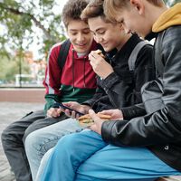 Cómo evitar las peleas entre hermanos adolescentes, y cómo gestionarlas si se van de las manos 