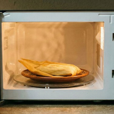 El truco para calentar tamales en el microondas sin que se sequen: 5 minutos y quedan como recién hechos