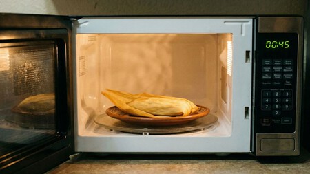El truco para calentar tamales en el microondas sin que se sequen: 5 minutos y quedan como recién hechos