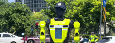 China lleva años jugando a superar la ciencia ficción, pero lo de tener su primer Robocop en las calles no lo hemos visto venir 