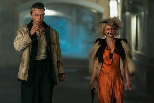 Un espectáculo atrevido y extravagante. '¡La novia!' es una fascinante rareza de Hollywood, pero le falta desatarse aún más 