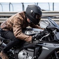 Este casco de moto inteligente promete guiarnos hasta un destino integrando GPS, cámara y dos altavoces desde 944 euros