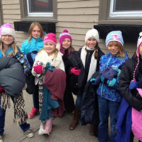 Estos chicos han sembrado la ciudad con ropa de invierno para ayudar a los "sin techo" 