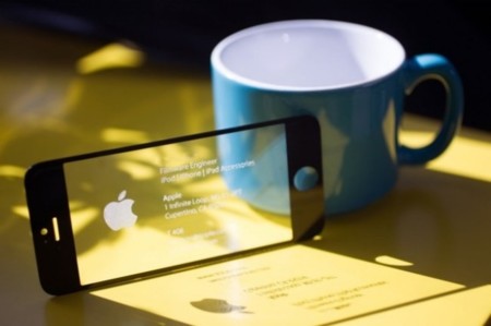 ¿Quieres impresionar a la gente? Pues hazte una tarjeta de visita con una pantalla de un iPhone