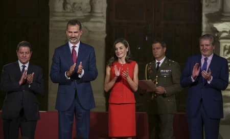 Doña Letizia apuesta por todo al rojo y demuestra que es su color