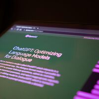 Cualquiera ha podido entrar a tus conversaciones con ChatGPT a través de Google, pero solo si las tenías 'públicas' 