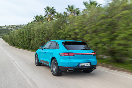 Porsche Macan 2019 trasera en marcha
