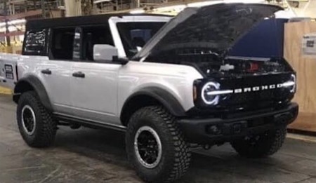 ¡Filtrado! El Ford Bronco se escapa en carrocería de dos y cuatro puertas