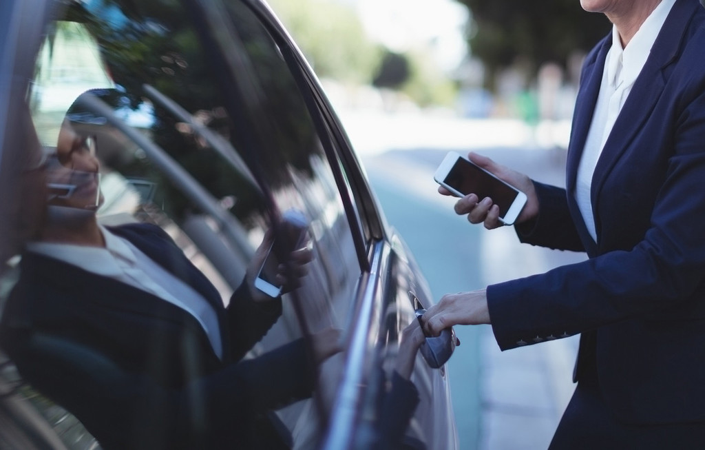 La Generalitat de Catalunya aprueba el decreto ley que obligará a Uber y a Cabify a salir de Barcelona