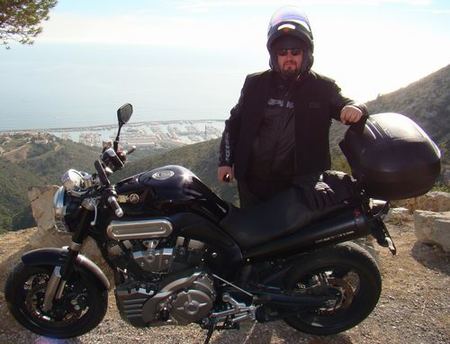 Disfrutar del sol de invierno con la moto