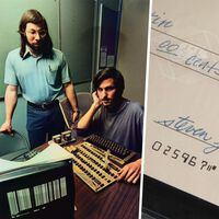 Hace 50 años Steve Jobs y Wozniak firmaron a medias un cheque de 500 dólares para diseñar su primer ordenador. Hoy vale más que una mansión